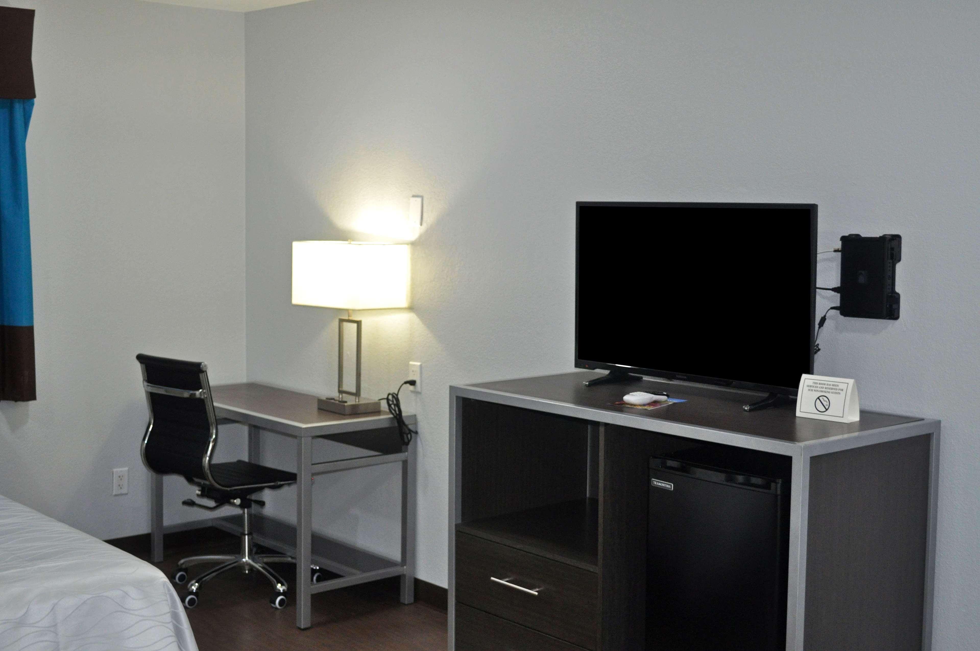 Americas Best Value Inn & Suites Бренем Экстерьер фото