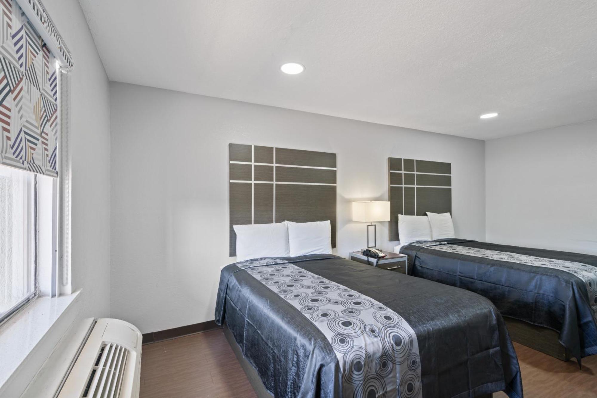 Americas Best Value Inn & Suites Бренем Экстерьер фото