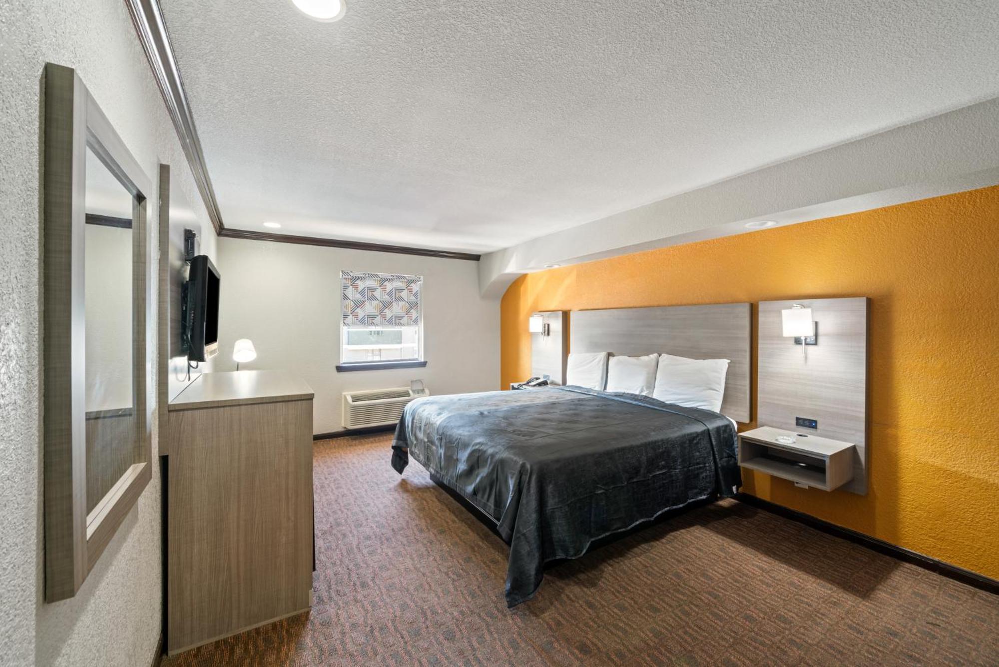 Americas Best Value Inn & Suites Бренем Экстерьер фото
