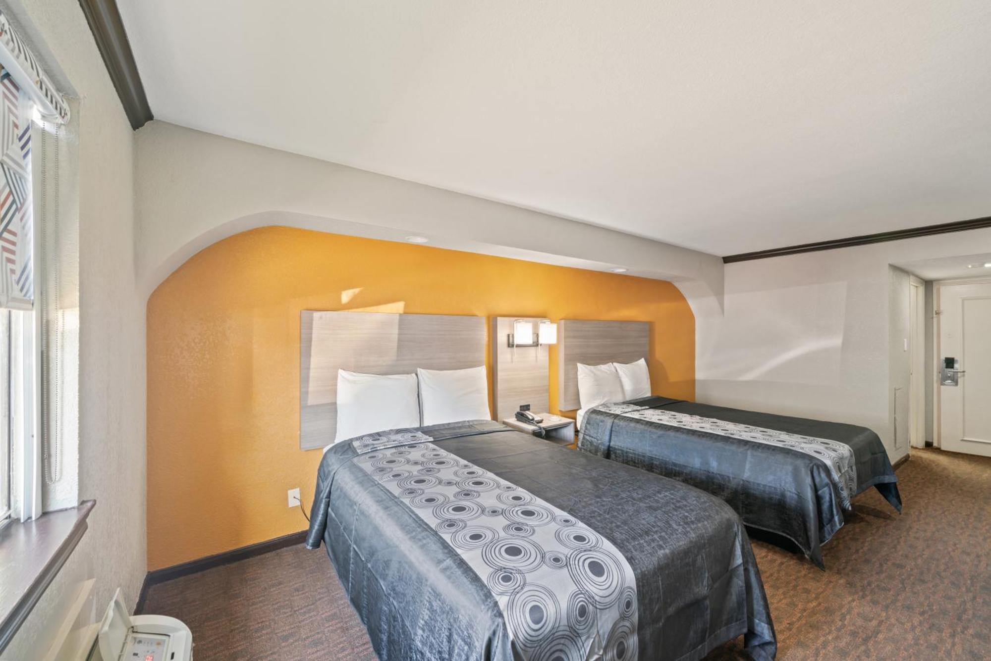 Americas Best Value Inn & Suites Бренем Экстерьер фото