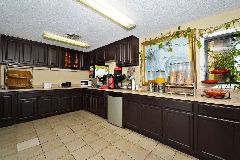Americas Best Value Inn & Suites Бренем Удобства фото