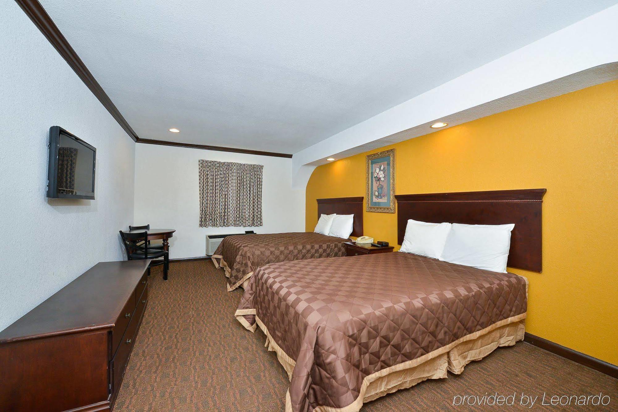 Americas Best Value Inn & Suites Бренем Экстерьер фото